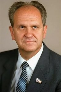 Эх, жуткое время.
Из всего ГКЧП только Пуго оказался порядочным человеком!!!