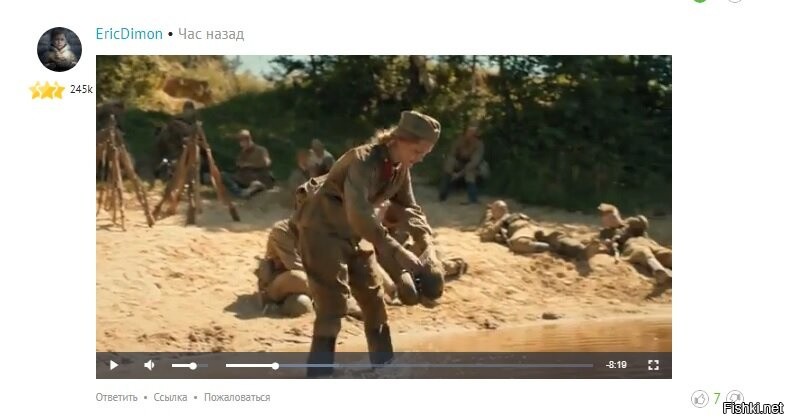 А фляги она прямо в чехлах в воду погружает... Чтоб потом мокрое на себя цеплять... Ну да, ну да...