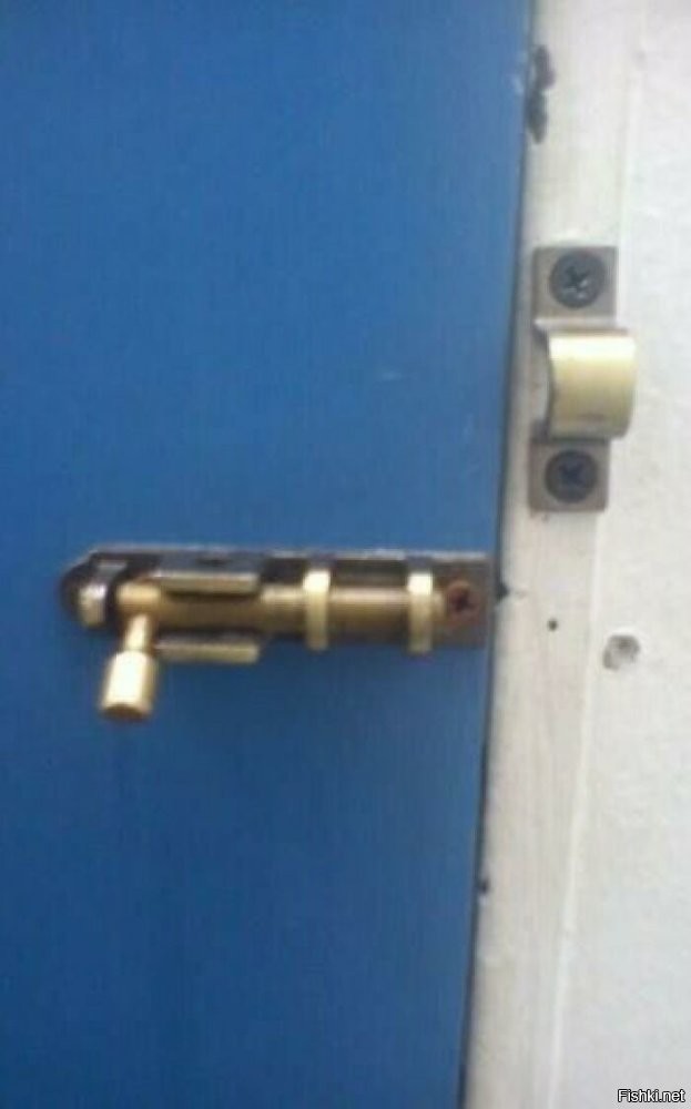 ну да, много дебилизма. но некоторые, как будто тут лишние.
тут если дверь от себя открывается, но все норм будет)
а это как будто кадр из фильма, и если так, то ничего странного.