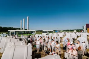 Надо же. На фото Эконива под Калугой. С домиками для телят. Там регулярно проводят экскурсии . И я также ездил туда с внуками.