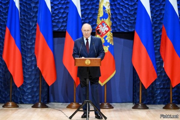 Владимир Путин лично наградит Героев России



В День Героев Отечества, 9 декабря, президент РФ Владимир Путин вручит Героям России медали "Золотая Звезда".

Мероприятие пройдет в Георгиевском зале Большого Кремлевского дворца. Туда приглашены свыше 200 человек - военных и гражданских, проявивших особое мужество и героизм.

Среди участников - Герои Советского Союза, Герои Российской Федерации, кавалеры ордена Святого Георгия, а также награжденные тремя и более орденами Мужества, сообщили в пресс-службе Кремля.