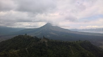 Вулкан на Бали, Вид с горы в Доминикане, река под Калугой, горы Кыргызстана, кратер Нгоро-Нгоро в Танзании, горы в Чзяндзадзе, река Квай в Таиланде...