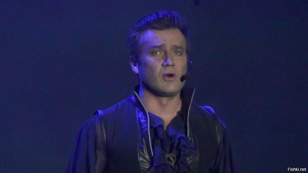 " Бенволио в "Ромео и Джульетте".

Не знаю на счет репертуара одесского театра, но скорее всего произошла путаница.
В Москве есть Александр Постоленко, это совершенно другой человек. И вот он участвовал в мюзикле "Ромео и Джульета", "Нотр даме", "Графе Орлове", "Графе Монте-Кристо", поет в "новых самоцветах".