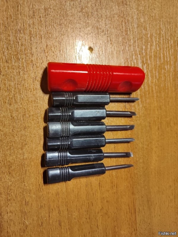 Это набор такой, только ручка треснула, у меня тоже есть: