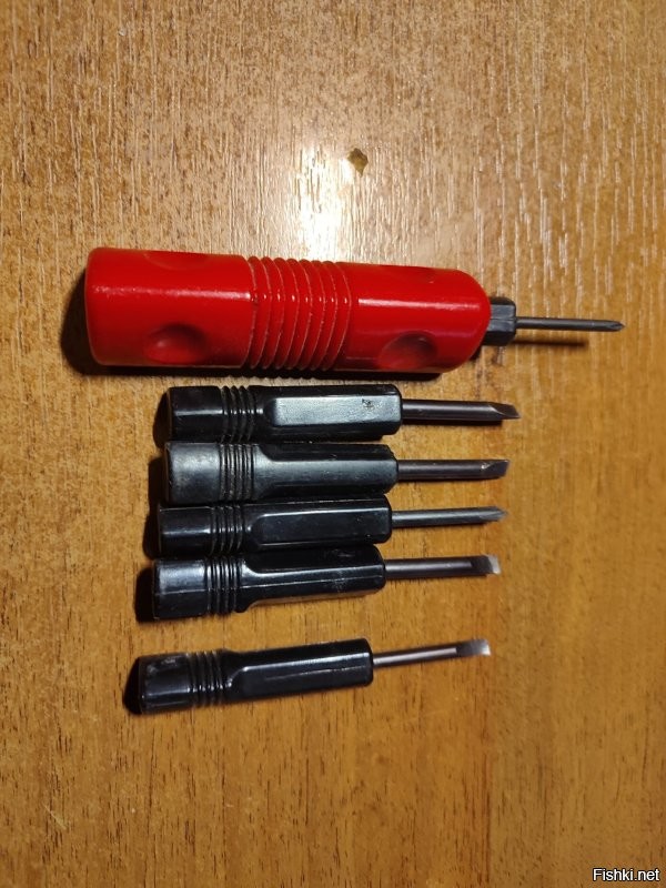 Это набор такой, только ручка треснула, у меня тоже есть: