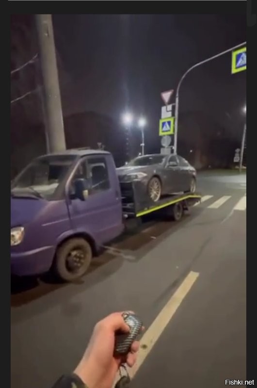 Когда не увидят пешехода на зебре и собьют, я думаю найдётся и статья за такую парковку. Как минимум создание аварийной ситуации.  Стоит впритык.