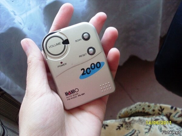 Ещё такие устройства были. И на плеере когда батарейки садились, он "тянуть" начинал.