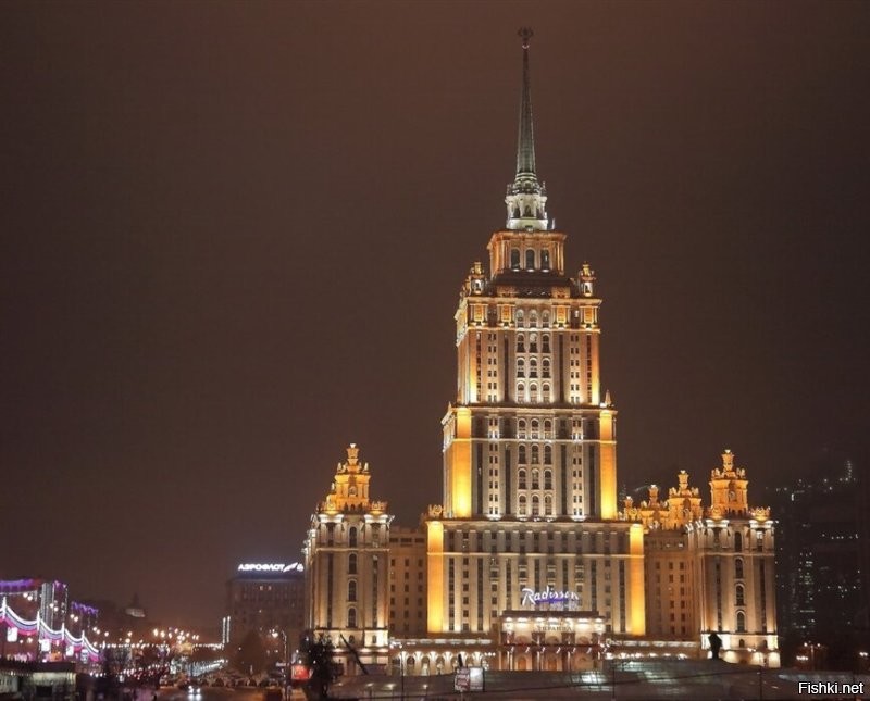 Украина. А хохлы жалуются, что из-за русских на Украине света нет.