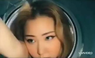 У кого хочешь такие глаза будут, если его в стиральную машину запихнуть.