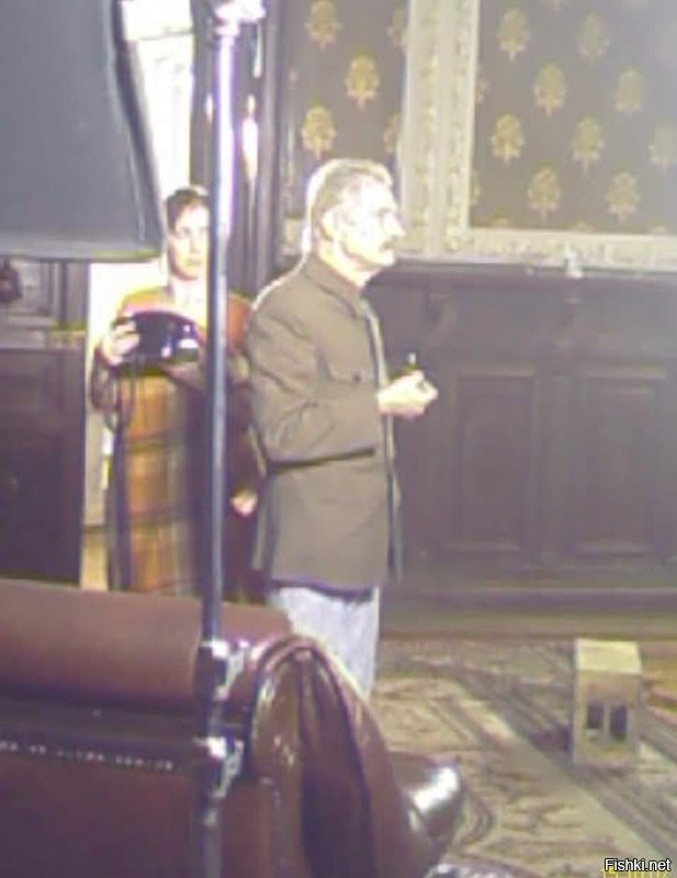 Работал с ним на одном проекте. 
Замечательный человек и актёр. 

Звезда, которая не зазвездилась! 
Скромный, без понтов, настоящий профессионал!