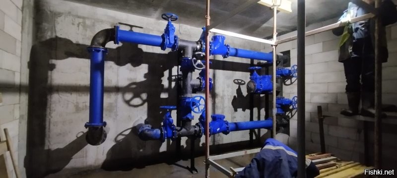 Тоже только водомерную вставку осталось поставить (счётчик). Но есть тонкости,  счётчик ставится горизонтально,  прямой участок перед ним и после фильтра - минимум 5 ду , после 3 ду и обратный клапан. Запорная арматура по фланцам водомерной вставки для простого снятия и замены.