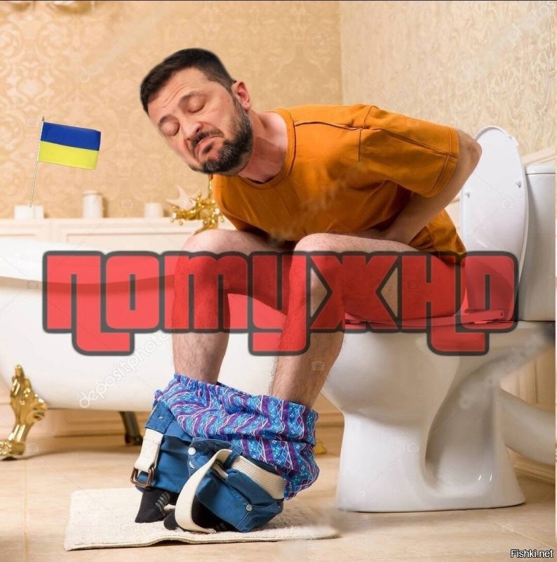 Трампа задели дверью туалета во время общения с журналистами