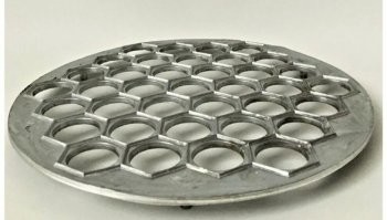 Точно так же, как вот на этой - пельмени. Вообще, можно их использовать и наоборот, если вам форма не критична.