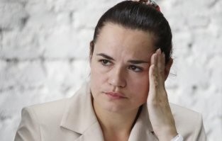 Литовские власти предоставили Свете-котлете время для выезда из страны, и теперь она планирует переехать в Варшаву.

Ранее Литва лишила Тихановскую охраны, элитного особняка в правительственном поселке и прекратила её финансирование, которое составляло около 1 млн евро в год.

Уходят в забвение революционеры херовы