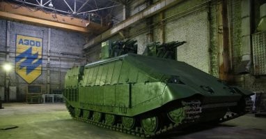 Напомнило:
Российские военные откопали танк "Азовец"