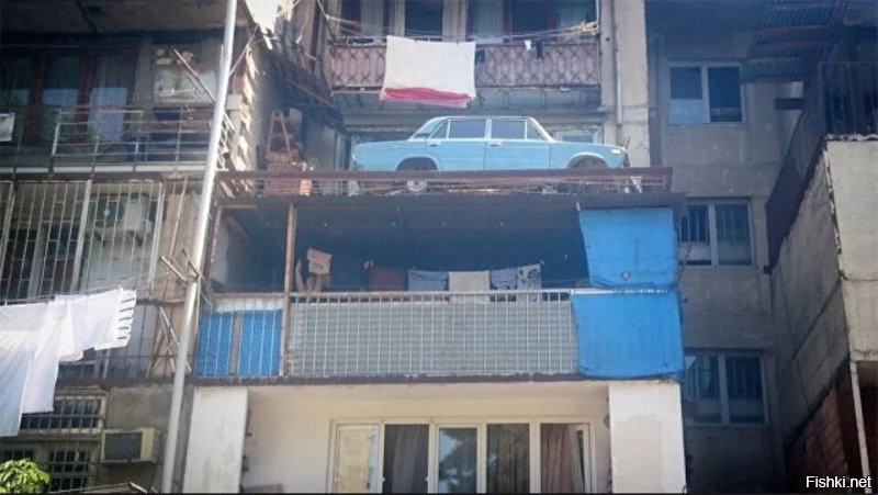 Жителю Вены запретили хранить Ferrari на балконе