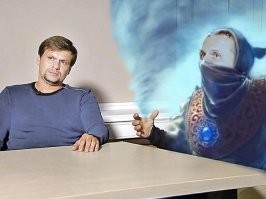 Крушение демократии: ветер уронил копию Статуи Свободы