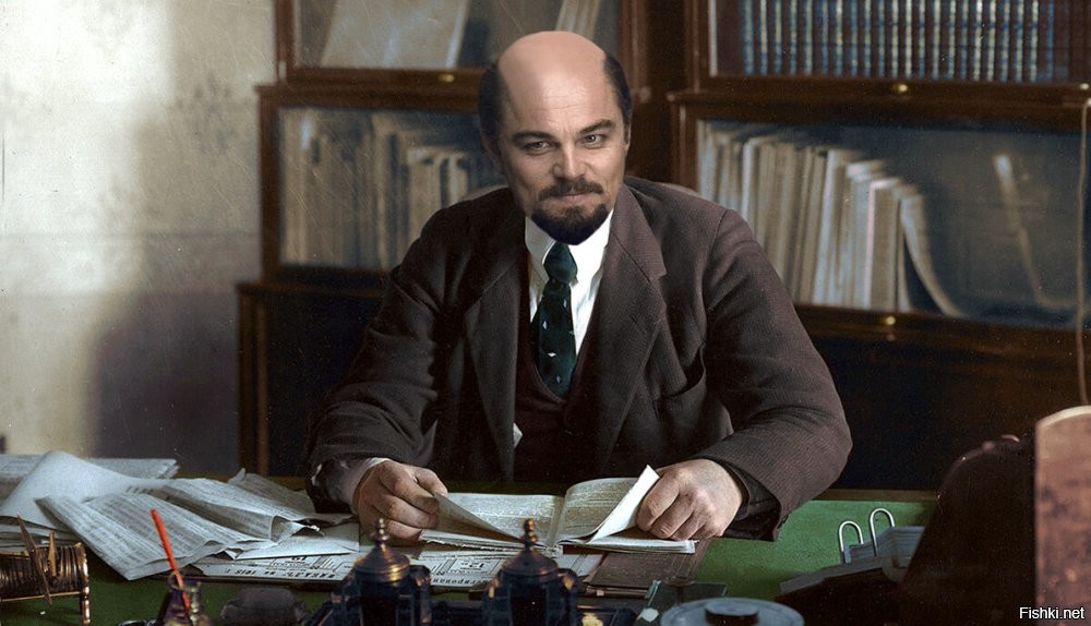Памятник Ленину перед зданием Новосибирского театра