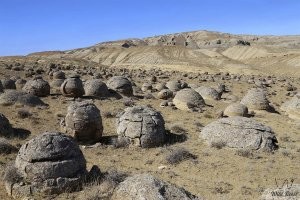 Это нормально! Следы океанической жизни находят везде, где был океан Тетис ) И это, действительно, была иная планета. Не та, что мы знаем сейчас