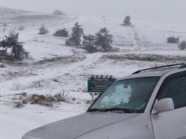 Да ладно.
У меня где то есть фотка бортового, там уже внизу в Перевальном -26 было.
Вверху не разглядывал, объезжал всех, внимание на дороге было.
А в Ялте пздц только потому, что посыпать начинают только когда снега уже навалит и лёд на асфальте!
Но в большинство зим, приходится в горы за снегом ездить)