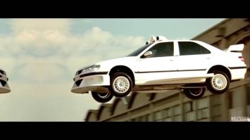 Это ведь просто реклама.  Если б Тойота летала в ролике, с неё штрафы драть надо за отсутствие лицензии на полёты?  По австралийской логике, в целом фильм "Такси",  да и большинство к\ф  вроде боевиков, следует запретить - там же ж сплошное нарушение законодательства демонстрируется.  Должны остаться только документально-исторические  ленты и только после строго модерации.
Ну и да.. реальная (серийная для обычных потребителей) Тойота Ярис так ездить не может, это только раллийная версия за 200K $ такие финты будет показывать, при наличии умелого пилота.
Мне кажется, просто кто-то хочет организовать противодействие японскому бренду в пользу другого участника рынка, либо кому-то не занесли, вот и докопались  "как пьяный до радио".