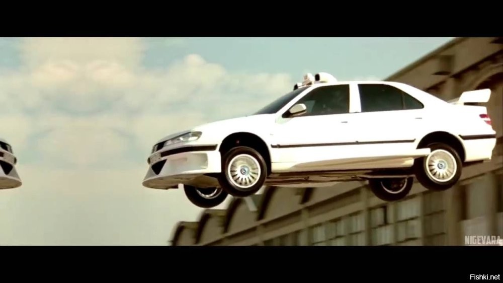 Это ведь просто реклама.  Если б Тойота летала в ролике, с неё штрафы драть надо за отсутствие лицензии на полёты?  По австралийской логике, в целом фильм "Такси",  да и большинство к\ф  вроде боевиков, следует запретить - там же ж сплошное нарушение законодательства демонстрируется.  Должны остаться только документально-исторические  ленты и только после строго модерации.
Ну и да.. реальная (серийная для обычных потребителей) Тойота Ярис так ездить не может, это только раллийная версия за 200K $ такие финты будет показывать, при наличии умелого пилота.
Мне кажется, просто кто-то хочет организовать противодействие японскому бренду в пользу другого участника рынка, либо кому-то не занесли, вот и докопались  "как пьяный до радио".