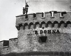 Пусть этому предупреждальщику скажут, что Кёнигсберг закончился почти 80 лет назад. Вот как он заканчивался.