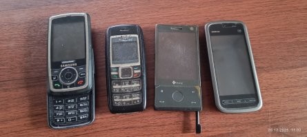 Тоже осталось несколько динозавров. Нах они лежат, куда их деть хз. А выбросить жалко.