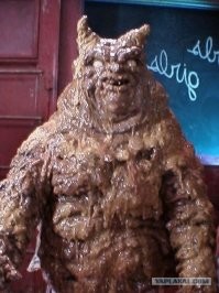 При такой "ёлке", снеговик надо полагать такой, из "кизяка"?