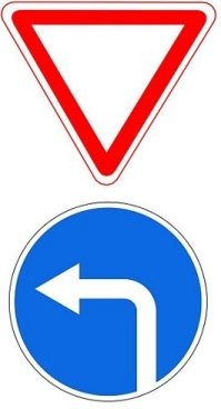 Я, как водитель, не должен гадать и изучать ГОСТы. Я должен руководствоваться правилами ДД, знаками и сигналами светофора. В данном случае написано уступить дорогу ВСЕМ. 
Данная световая индикация равносильна такой комбинации знаков.