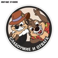 «Кто-то взял, оторвал, а я починил»: петербуржец своими руками включил гирлянду на Биржевом мосту