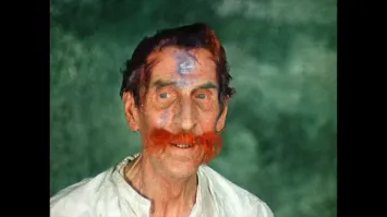 17 фотографий девушек, которые решились сами покрасить волосы, но что-то пошло не так