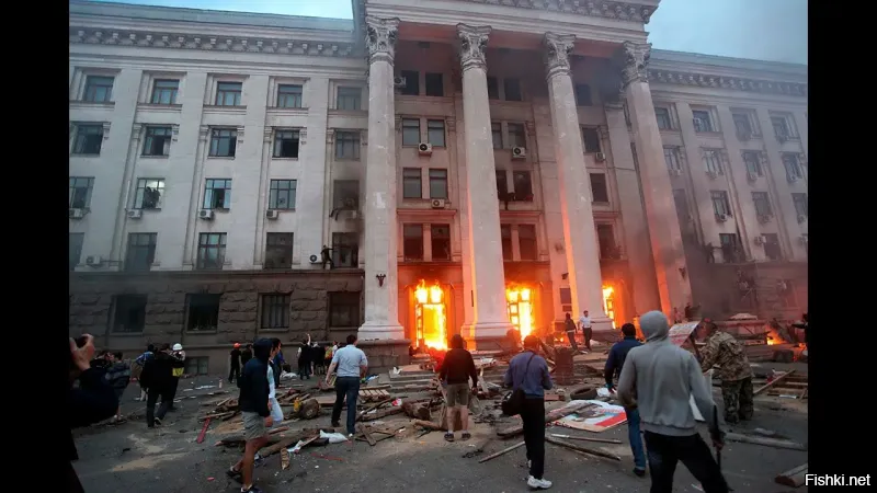 Нашли что вспоминать,это хоть и недалёкое но прошлое.Всё что было просрали изгадили.
Ну а Дом профсоюзов это немое напоминание.