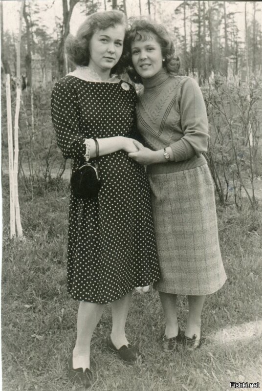 На память Раюшке от подружек Вали и Раи. Кунцево. Май 1959г.