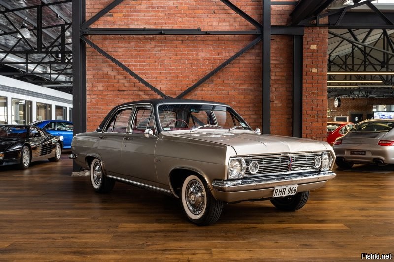 На снимках Holden Premier 66-68 годов выпуска, Холден построен  на базе Ford Premier...