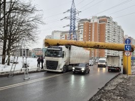 У нас труба такая есть, там регулярно так
