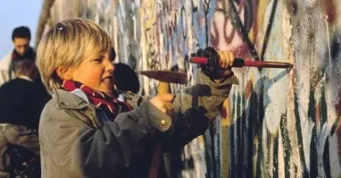 Между тем невидимая граница между западной и восточной Германией сохранилась до сих пор. На изображении - карта мечетей в Германии (в бывшей ГДР их почти нет). Также немцы из восточной Германии слегка подавляются западными немцами до сих пор. В ГДР есть явление любви к советскому прошлому выражающемуся в собирании всего что было произведено в ГДР.