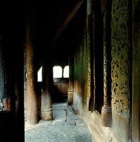 Деревянные церкви (кирхи) Норвегии, построенные в начале 12 века, когда исчезла эпоха викингов и язычества, но, осталось их наследие в искусстве - орнаменты, звери в церквях.