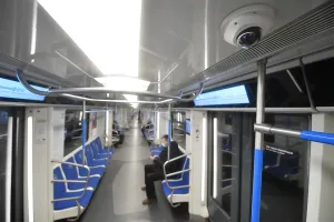 Его должны были принять через станцию! В каждом вагоне минимум две камеры стоит!