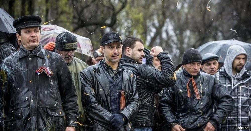 Почитай про батальон имени Богдана Хмельницкого, батальон имени Максима Кривоноса,  батальон Павла Судоплатова.
Могу так же напомнить про запорожцев что на фото ниже. И про тех, кто приехал на Донбасс ещё в 1914-м воевать с укронациками.