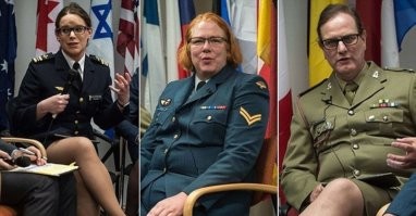 Ну этот хоть старался!
А вот - европейские министерки - вряд ли!