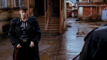 Попасть с ПМа по колесу виляющего авто __ непростая задача.
.
А может, они в голову метили  ))