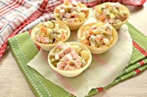 Песочное тесто вовсе не жесткое. Тот оливье у Оливье совсем не нынешний оливье.