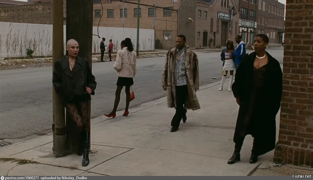 Мужчина избил двух женщин на парковке в Приморье