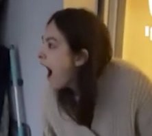 Оскара этому блохеру!