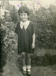 На память тёте Оле от Вали. Павлов Посад. 10 сентября 1954г.