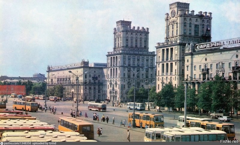 Для меня они такими в памяти остались. Давно не был И легендарная надпись Сардэчна  запрашаем в город-герой Минск