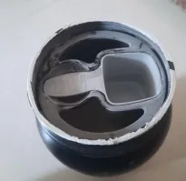 Как то не так они это придумали, на фото и держатель и ложечка уже запачканы