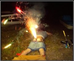 Подросток бросил петарду в продавца