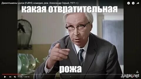 Девушка проверила миф о светящихся силиконовых грудях